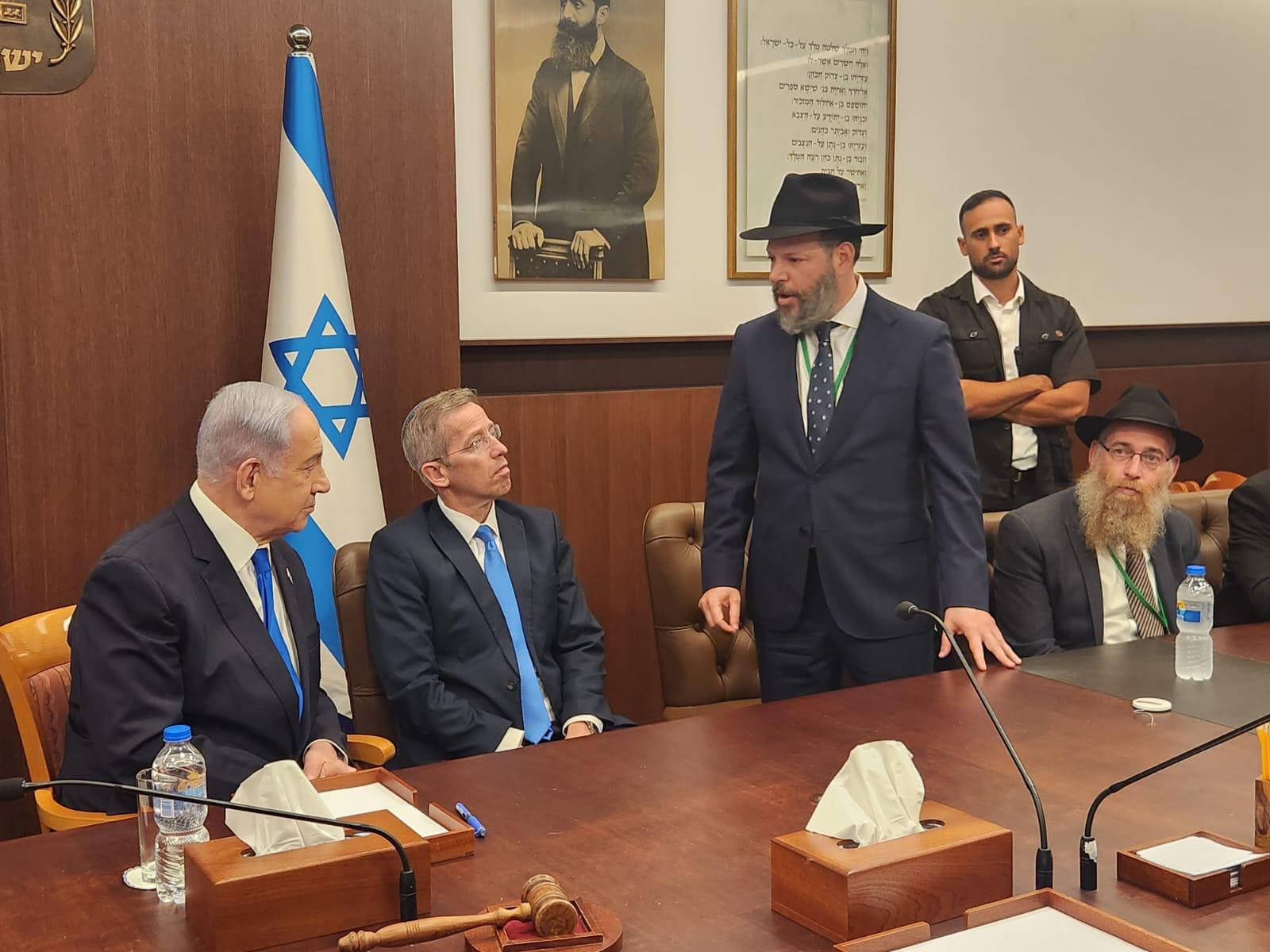 Netanyahu meets with Chabad emissaries: “Don’t hesitate, you are our ambassadors”