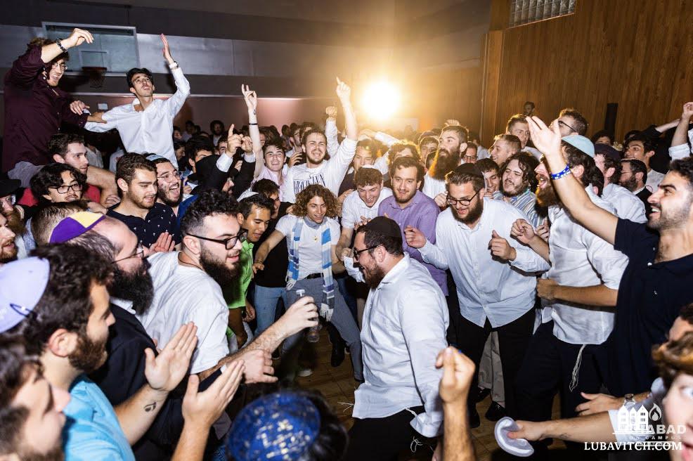 Thousands of Jewish College Students Meet Up at International Shabbaton – Lubavitch.com