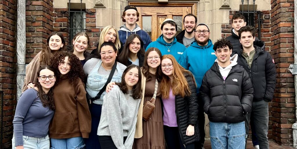 Chabad hosts students – local college students attend Pegisha in New York